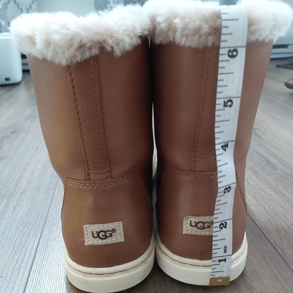UGG Women's Croft Luxe Quilt Boots: Chestnut - Picture 7 of 10